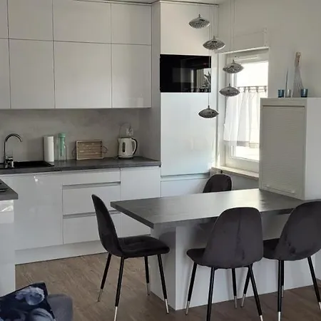 Apartment Apartament Z Ogrodkiem Bialy Dom *
