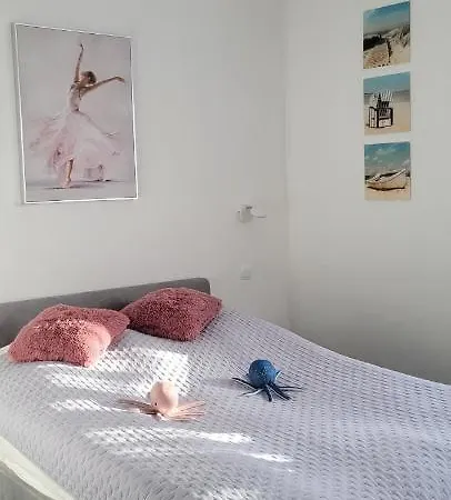 Apartament Z Ogrodkiem Bialy Dom *